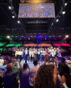 I candidati di Fratelli d'Italia alle elezioni politiche 2022 sul palco del Mandela Forum